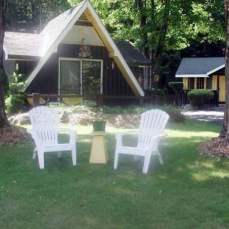 Amber Lantern Two-Bedroom Cottage Lake George Oda fotoğraf